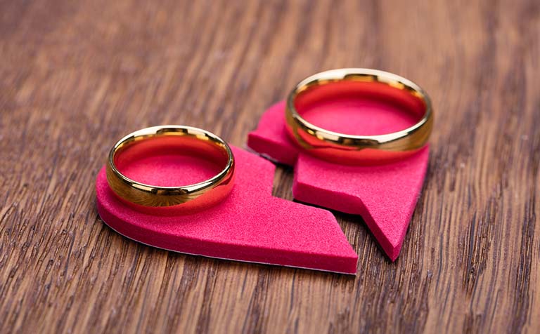 Divorce - چرا طلاق در کشور ما سیر صعودی دارد و چگونه می توان میزان طلاق را کاهش داد؟