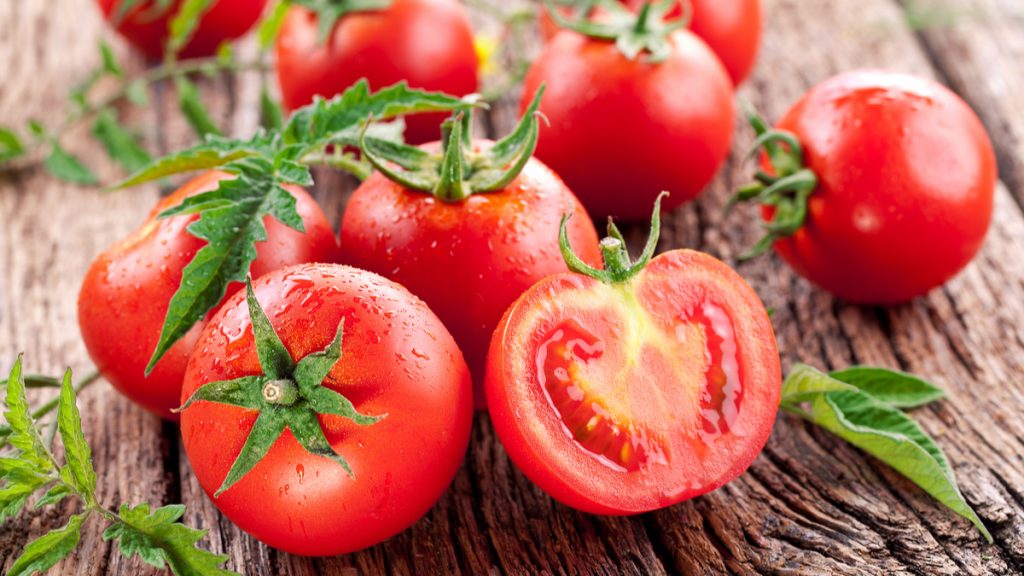 tomato - غذاهای خوشمزه‌ای که مردان را دچار سرطان پروستات می‌کنند و غذاهایی برای مبارزه با این بیماری