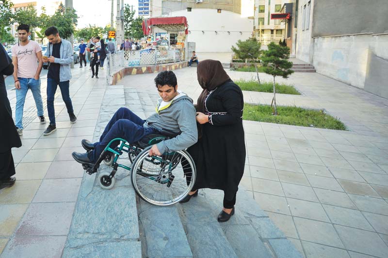 .jpg - تبعیض‌هایی که افراد معلول با آنها مواجه هستند و قوانینی که به حقوق این افراد اشاره کرده است