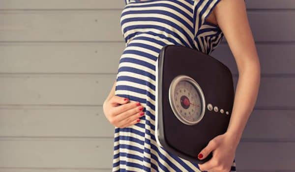 وزن بارداری 600x350 - چقدر اضافه وزن در بارداری مجاز است؟ مشکلات چاقی در این دوران برای مادر و جنین